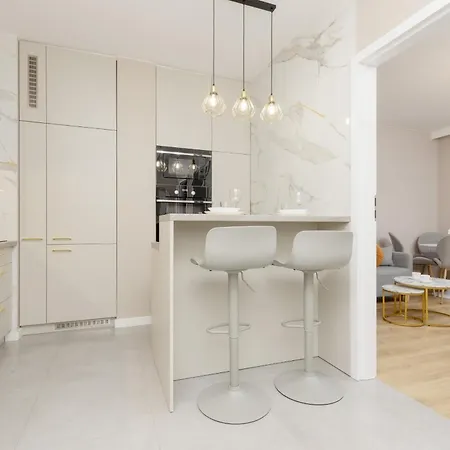 White & Gold Marble Fabryczna By Renters Lodz (Lodz)