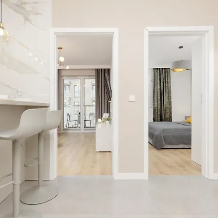 White & Gold Marble Fabryczna By Renters