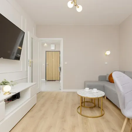 White & Gold Marble Fabryczna By Renters Lodz (Lodz)
