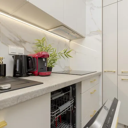 White & Gold Marble Fabryczna By Renters *