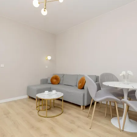 White & Gold Marble Fabryczna By Renters Appartamento Łódź