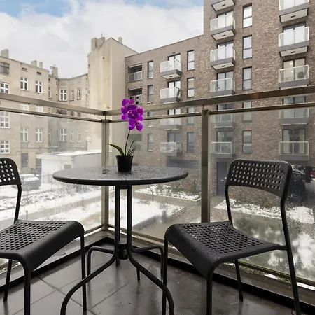 דירה White & Gold Marble Fabryczna By Renters