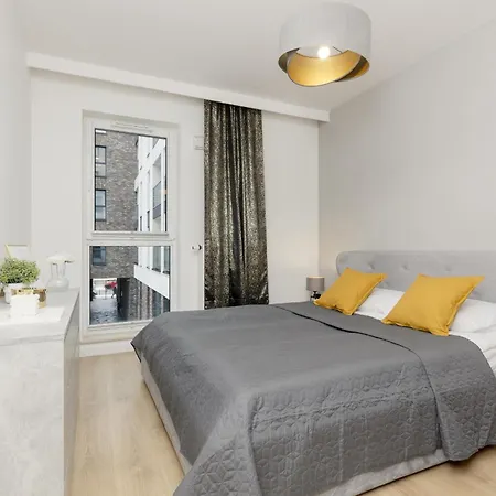 White & Gold Marble Fabryczna By Renters *