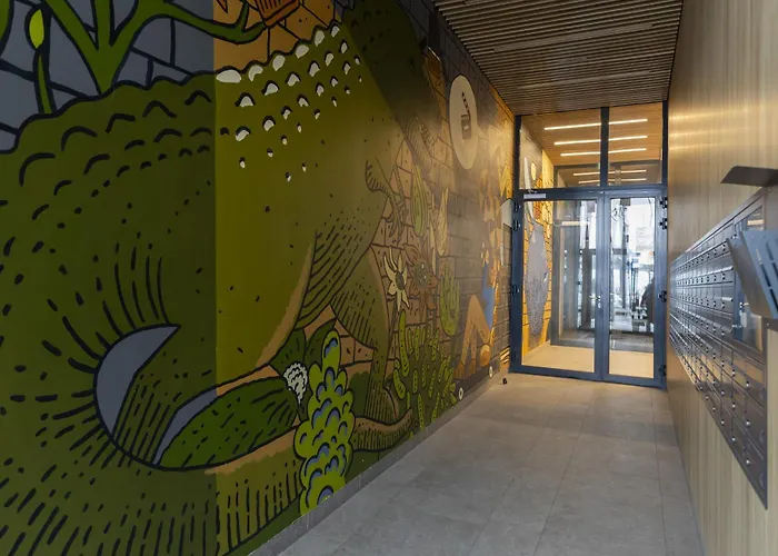 White & Gold Marble Fabryczna By Renters דירה