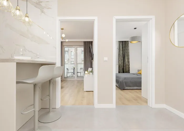 White & Gold Marble Fabryczna By Renters