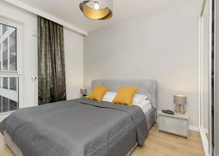 White & Gold Marble Fabryczna By Renters Apartment