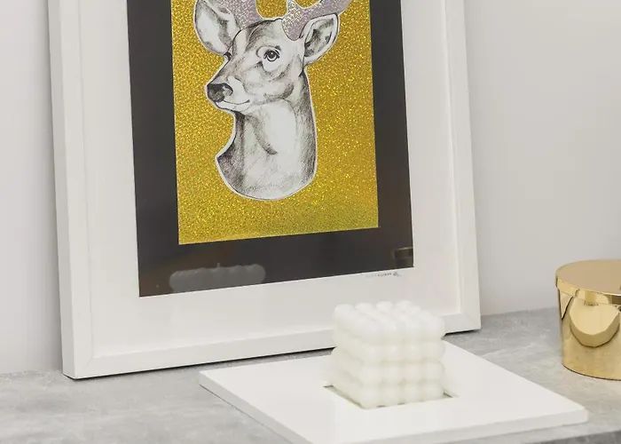 White & Gold Marble Fabryczna By Renters דירה