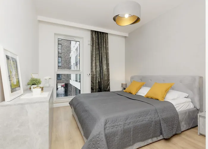 White & Gold Marble Fabryczna By Renters *